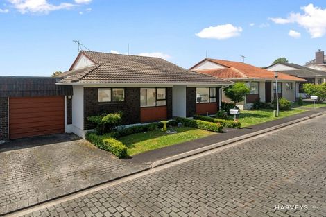 Photo of property in 5/248 Great North Road, Henderson, Auckland, 0612