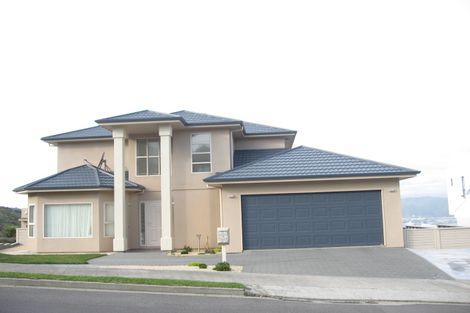 Photo of property in 45 Tamworth Crescent, Newlands, Wellington, 6037