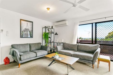 Photo of property in 2/28 Royal Road, Massey, Auckland, 0614