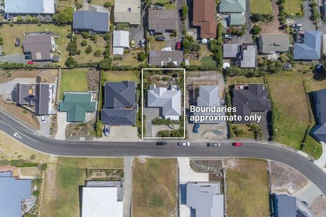 Photo of property in 7 Christine Drive, Coopers Beach, 0420