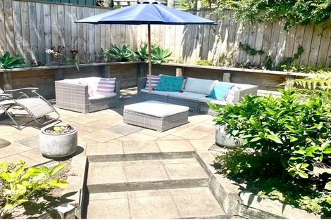 Photo of property in 2/20 Malters Place, Browns Bay, Auckland, 0630