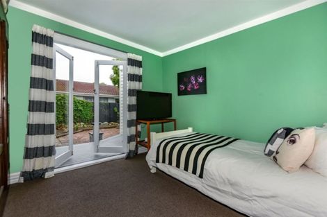 Photo of property in 12 Tyrone Street, Belfast, Christchurch, 8051