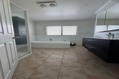 Photo of property in 80 View Ridge Drive, Ranui, Auckland, 0612
