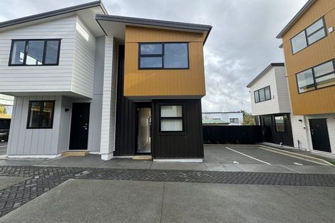 Photo of property in 4/28 Lavelle Road, Henderson, Auckland, 0612