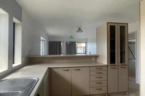 Photo of property in 4 Heversham Place, Glendene, Auckland, 0602