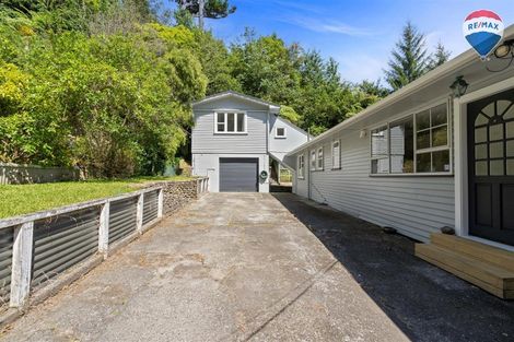 Photo of property in 21 Thomson Grove, Stokes Valley, Lower Hutt, 5019
