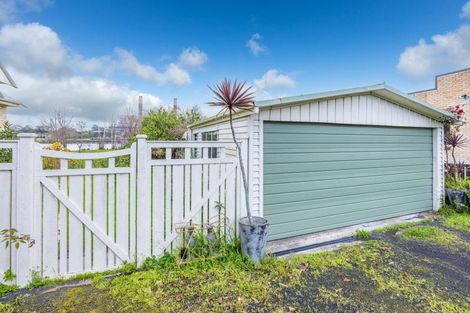 Photo of property in 190 Great South Road, Huntly, 3700