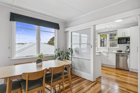 Photo of property in 15 Link Road, Newlands, Wellington, 6037