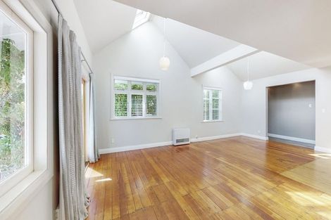 Photo of property in 19 Scarborough Terrace, Mount Victoria, Wellington, 6011