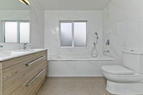 Photo of property in 20 Boocock Crescent, Orewa, 0931