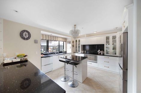 Photo of property in 16 Len Garlick Place, Pahurehure, Papakura, 2113