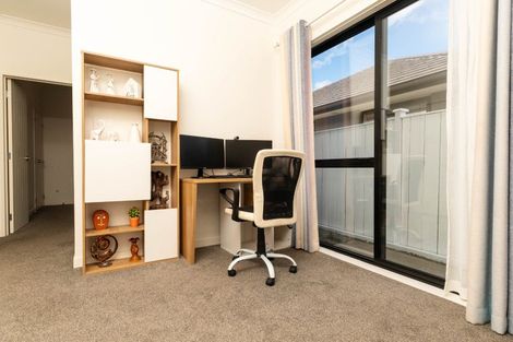 Photo of property in 15 Kuinga Street, Wainui, 0932