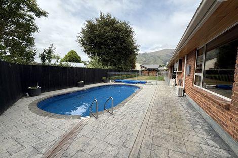 Photo of property in 5 Meadowstone Drive, Wanaka, 9305
