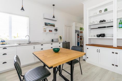 Photo of property in 43 Rhodes Street, Waimate, 7924