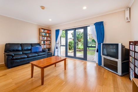 Photo of property in Tuscany Way, 21/3 Ambrico Place, New Lynn, Auckland, 0600