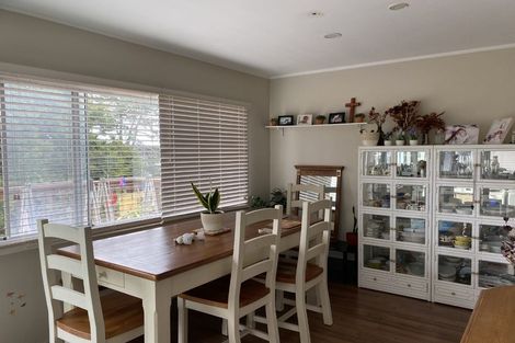 Photo of property in 1/284 Sunset Road, Windsor Park, Auckland, 0632