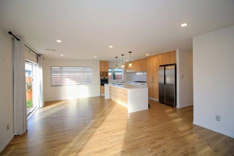 Photo of property in 33 Nobilo Road, Kumeu, 0810