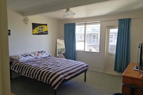 Photo of property in 17 Duchess Place, Maupuia, Wellington, 6022