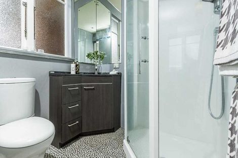 Photo of property in 78a Lake Road, Narrow Neck, Auckland, 0624