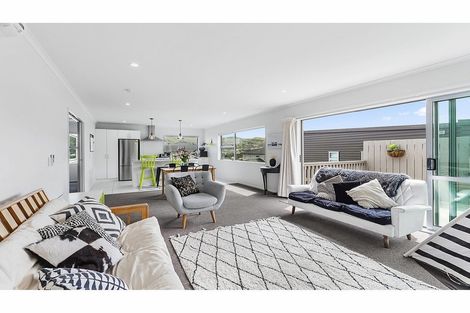 Photo of property in 19 Cresswell Place, Johnsonville, Wellington, 6037