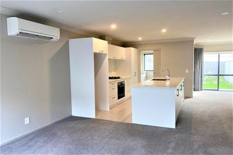 Photo of property in 27 Brindle Way, Newlands, Wellington, 6037