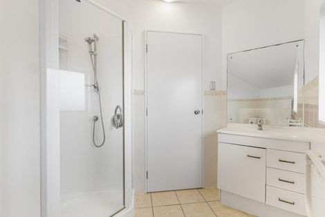 Photo of property in 2/14 Mossop Rise, Glenfield, Auckland, 0629