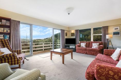Photo of property in 4 Wilmshurst Place, Tawa, Wellington, 5028