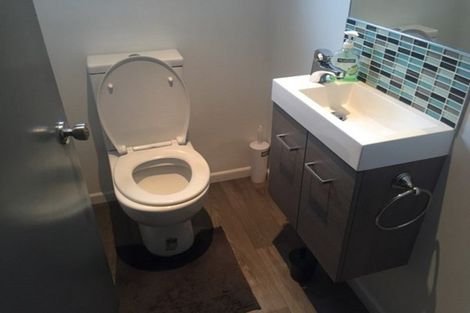 Photo of property in 17 Hutcheson Street, Sydenham, Christchurch, 8023