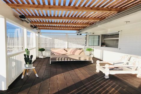 Photo of property in 32 Orams Road, Hillpark, Auckland, 2102