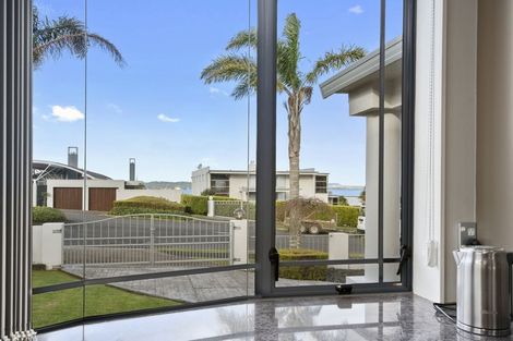 Photo of property in 6 Courtneys, West Harbour, Auckland, 0618