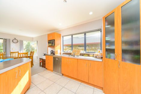 Photo of property in 114 Ruapehu Drive, Fitzherbert, Palmerston North, 4410