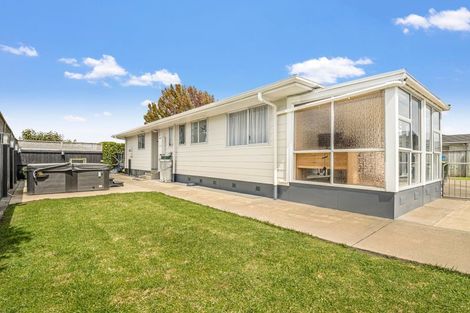 Photo of property in 21 Matipo Place, Edgecumbe, 3120