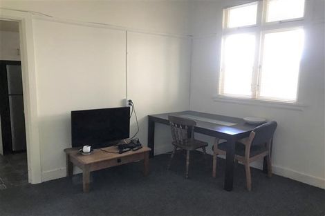 Photo of property in Devonport Apartments, 32/127 Saint Aubyn Street, New Plymouth, 4310