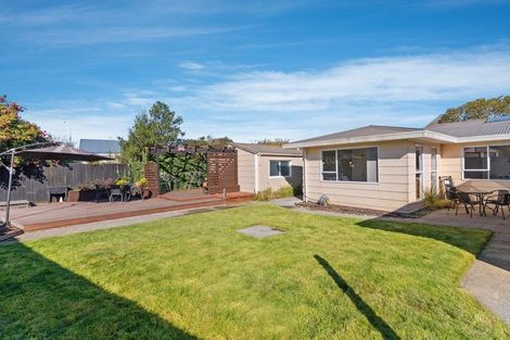 Photo of property in 16 Kruse Place, Redwood, Christchurch, 8051