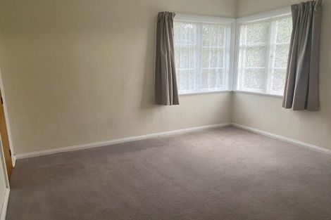 Photo of property in 17 Raroa Terrace, Tawa, Wellington, 5028