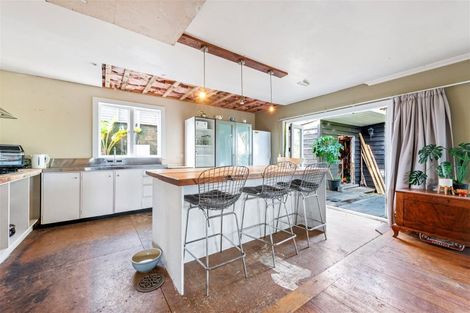 Photo of property in 10 Grendon Road, Titirangi, Auckland, 0604