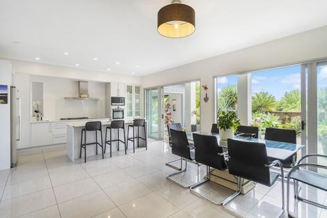 Photo of property in 18 Olliver Grove, Waikanae Beach, Waikanae, 5036