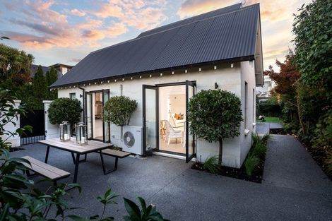 Photo of property in 5 Merivale Lane, Merivale, Christchurch, 8014