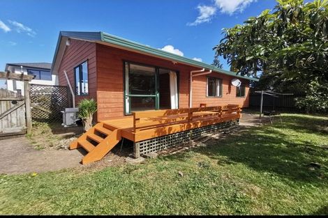 Photo of property in 13a Riserra Drive, Ranui, Auckland, 0612