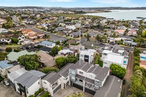 Photo of property in 2/143a Wiseley Road, West Harbour, Auckland, 0618