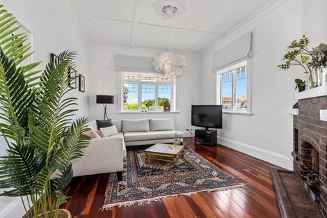 Photo of property in 56 Norwood Road, Bayswater, Auckland, 0622