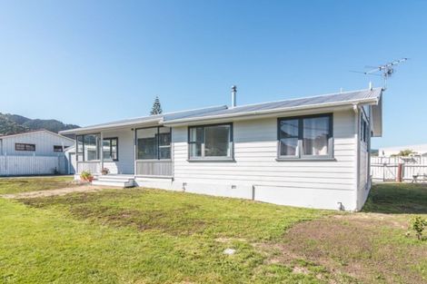 Photo of property in 4 Martin Street, Waikanae, 5036
