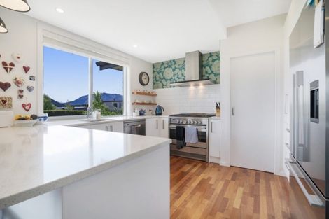 Photo of property in 4 Diamond Lane, Wanaka, 9305