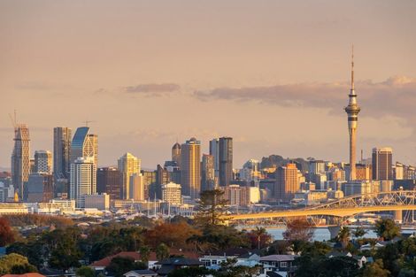 Photo of property in 25 Pupuke Road, Birkenhead, Auckland, 0627