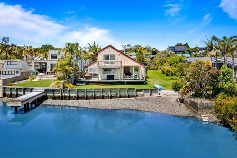 Photo of property in 38 The Terrace, Herald Island, Auckland, 0618