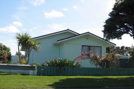 Photo of property in 3 Carson Street, Castlecliff, Whanganui, 4501