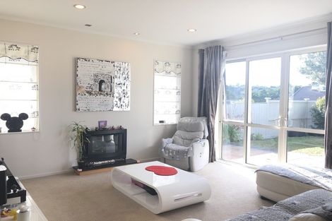 Photo of property in 4 Springvale Drive, Fairview Heights, Auckland, 0632