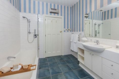 Photo of property in 26 Saint Andrews Square, Strowan, Christchurch, 8052