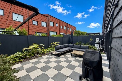 Photo of property in 8 Kotuitui Street, Manukau, Auckland, 2104