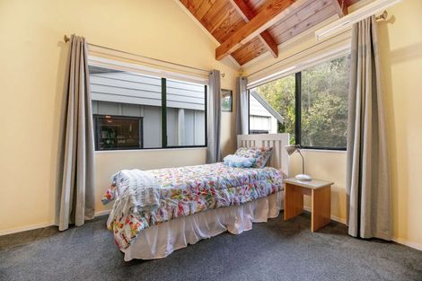 Photo of property in 11 North Way, Titirangi, Auckland, 0604